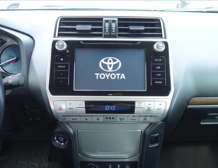 Toyota Land Cruiser 24