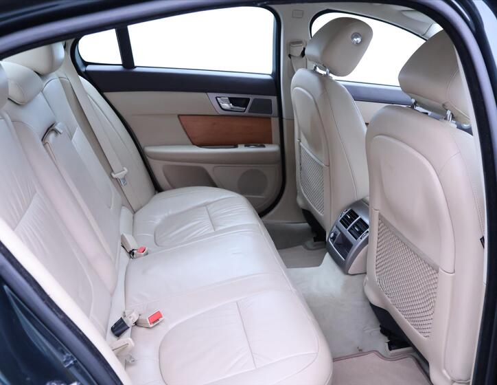 Jaguar XF 14