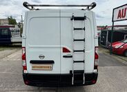 Nissan NV400 5