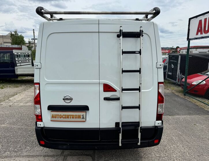 Nissan NV400 5