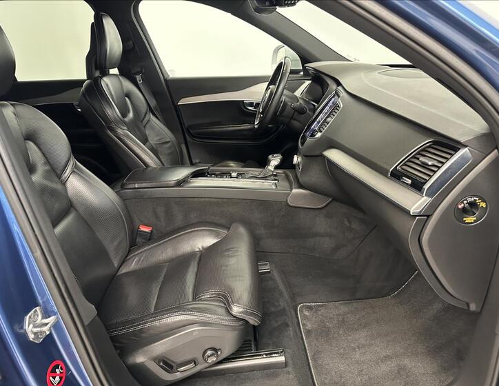 Volvo XC90 25