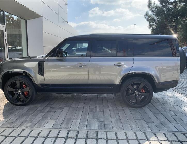 Land Rover Defender 5