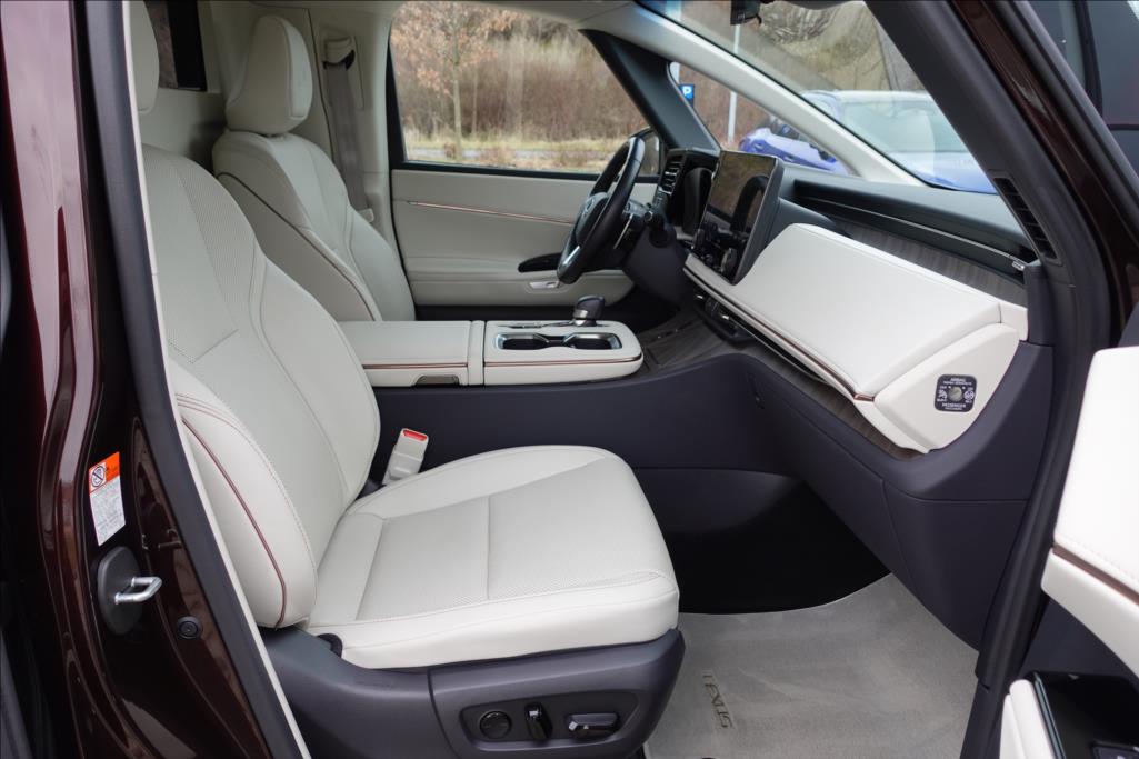 Lexus LM 350h