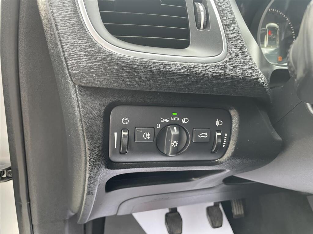 Volvo V40 13