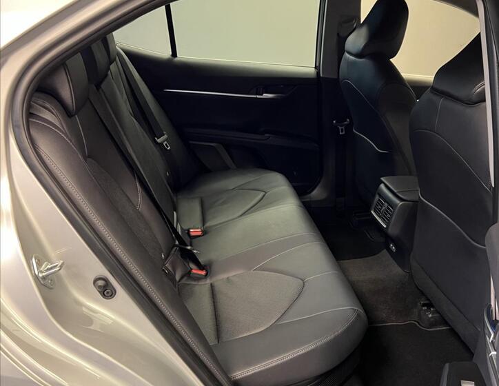 Toyota Camry 14