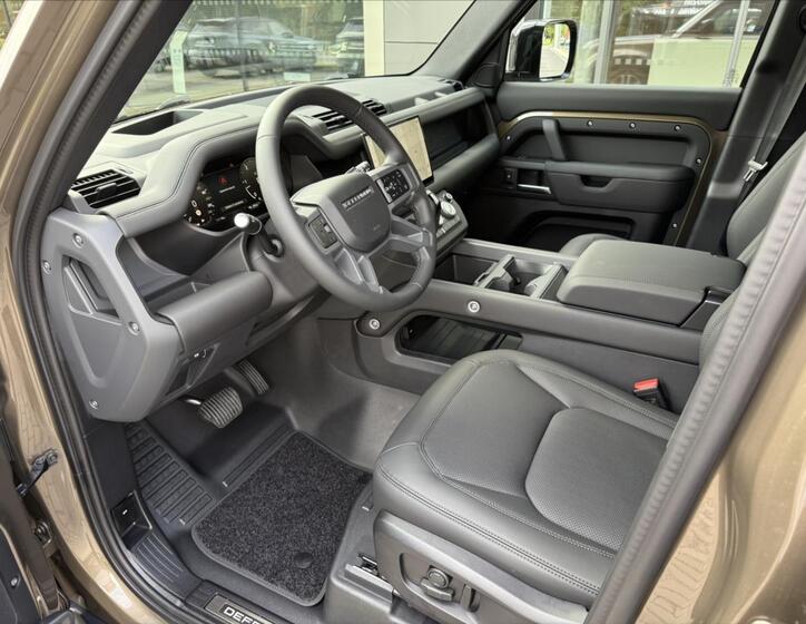 Land Rover Defender 11