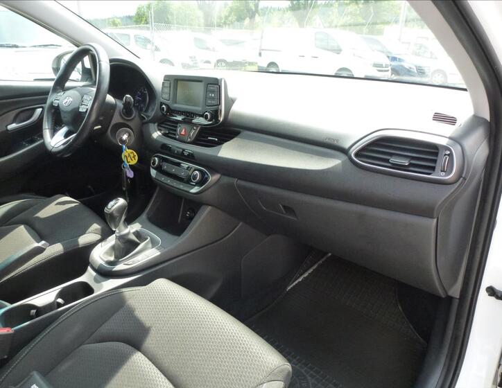 Hyundai i30 24