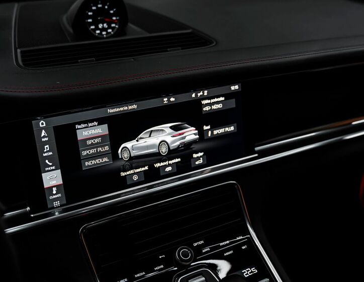 Porsche Panamera 8