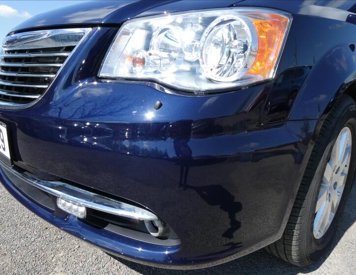 Chrysler Town & Country 4