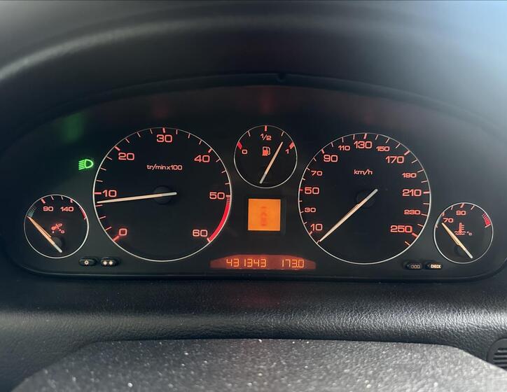 Peugeot 607 13