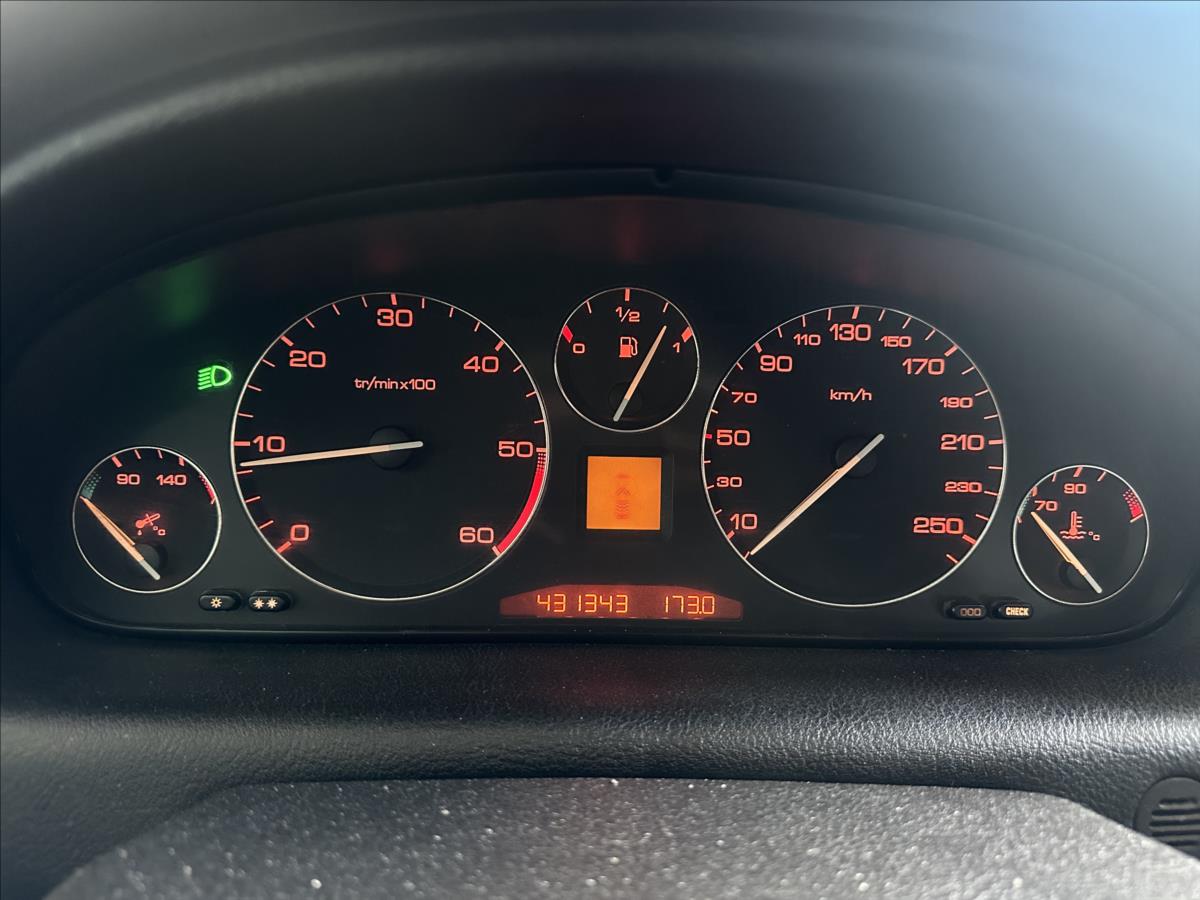Peugeot 607