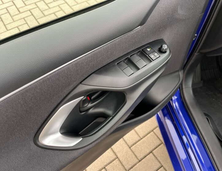 Toyota Yaris 12