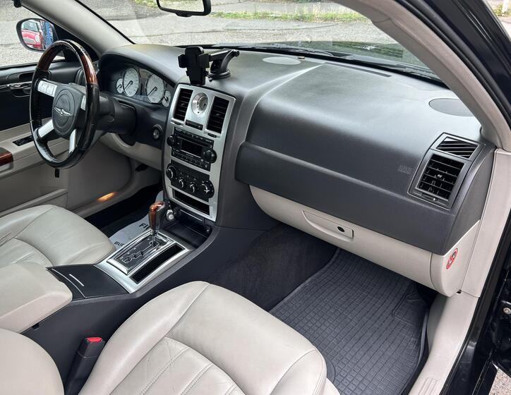 Chrysler 300C 33