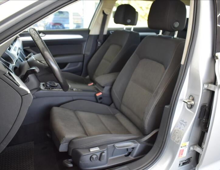 Volkswagen Passat 9