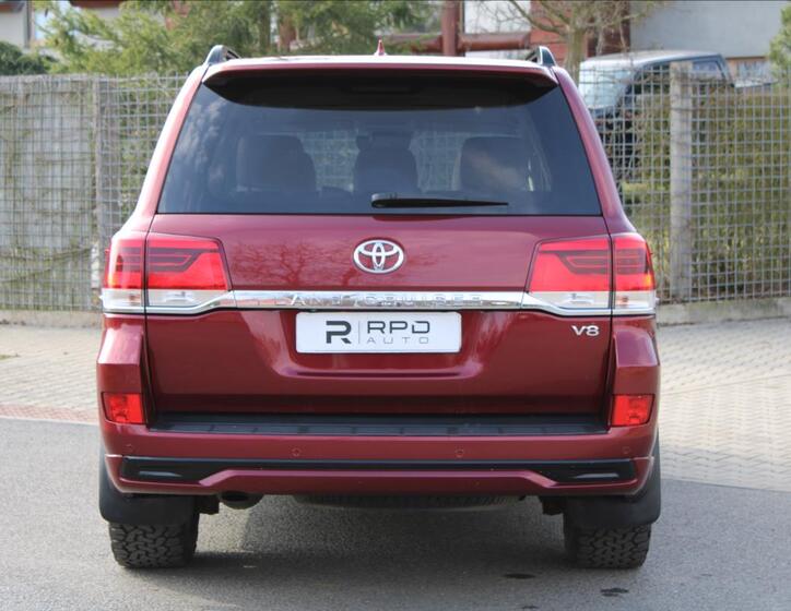Toyota Land Cruiser 5