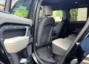 Land Rover Defender 31