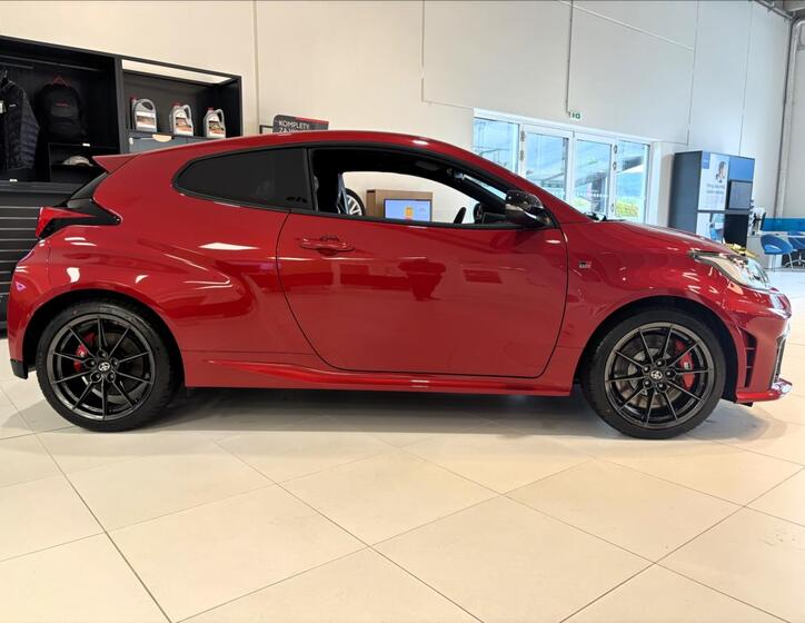 Toyota Yaris 8