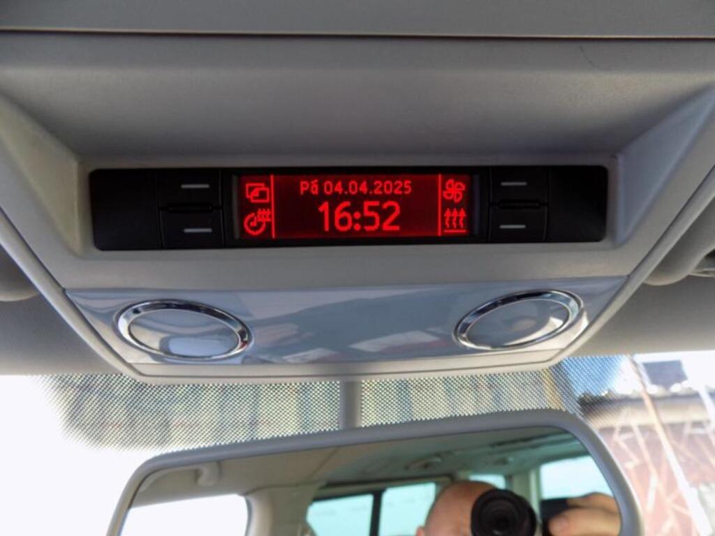 Volkswagen Multivan 32