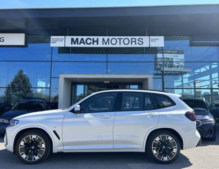 BMW iX3 1