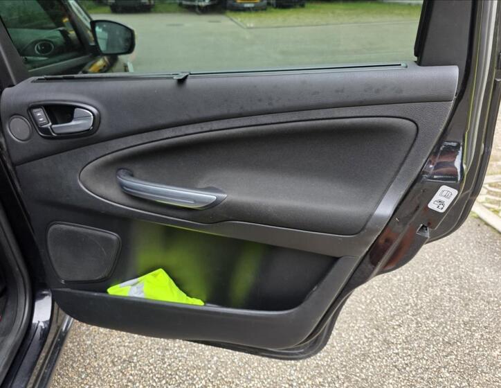 Ford Galaxy 24