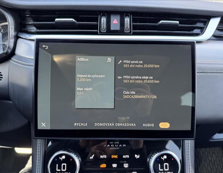 Jaguar F-Pace 21