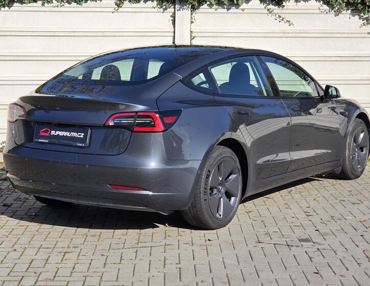 Tesla Model 3 6