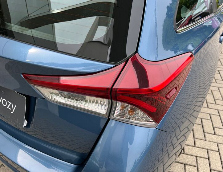 Toyota Auris 11