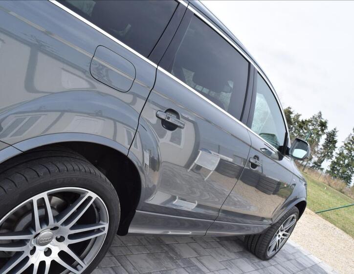 Audi Q7 10