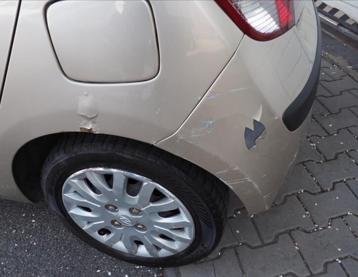 Hyundai i10 15