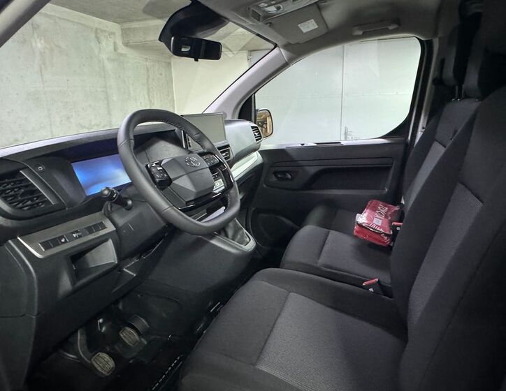 Toyota ProAce 9