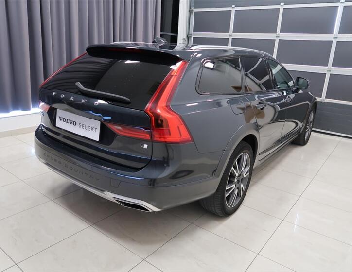 Volvo V90 4