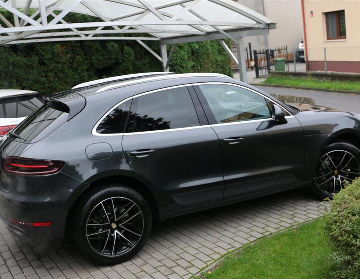 Porsche Macan 16