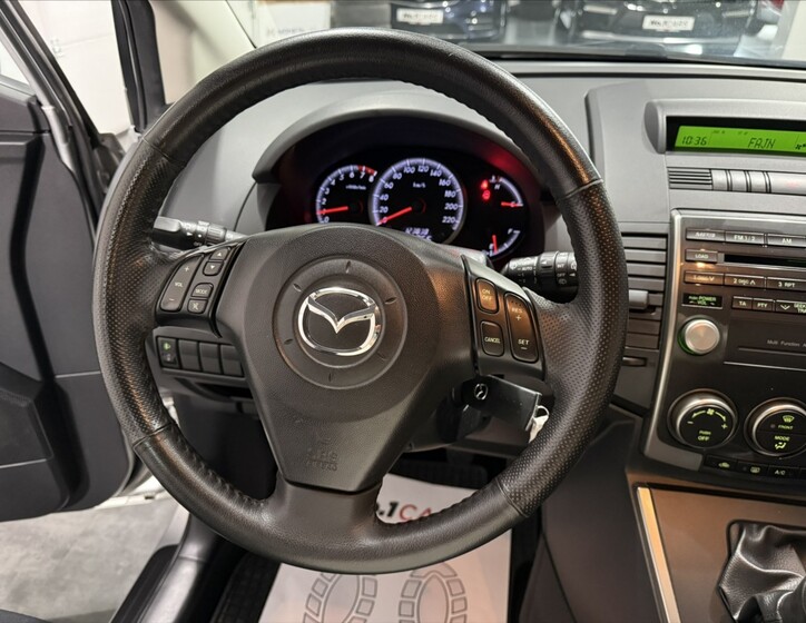 Mazda 5 8