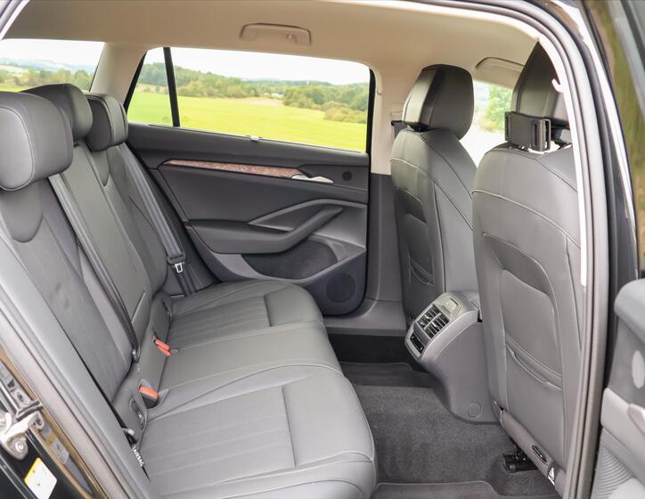 Škoda Superb 16