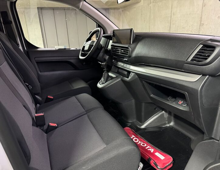 Toyota ProAce 12