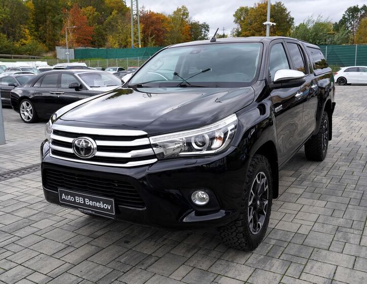 Toyota Hilux 2