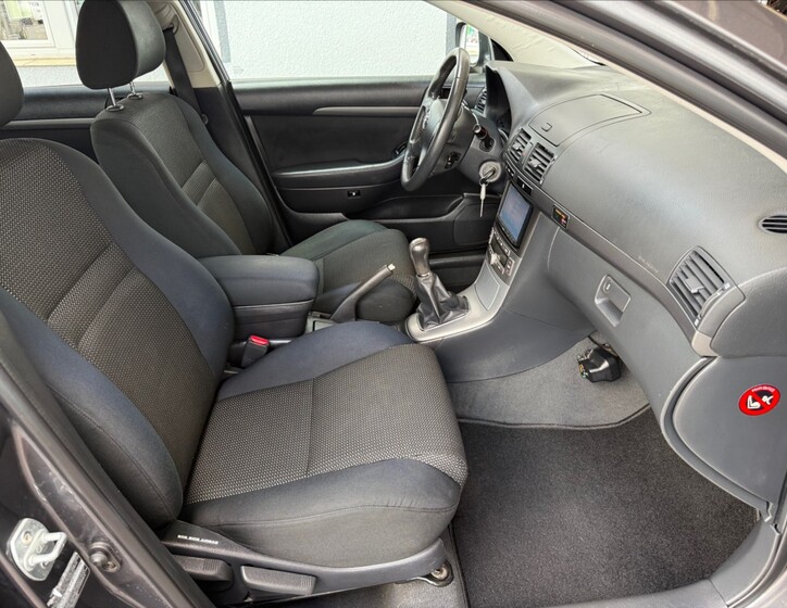 Toyota Avensis 12
