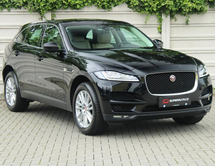 Jaguar F-Pace 1