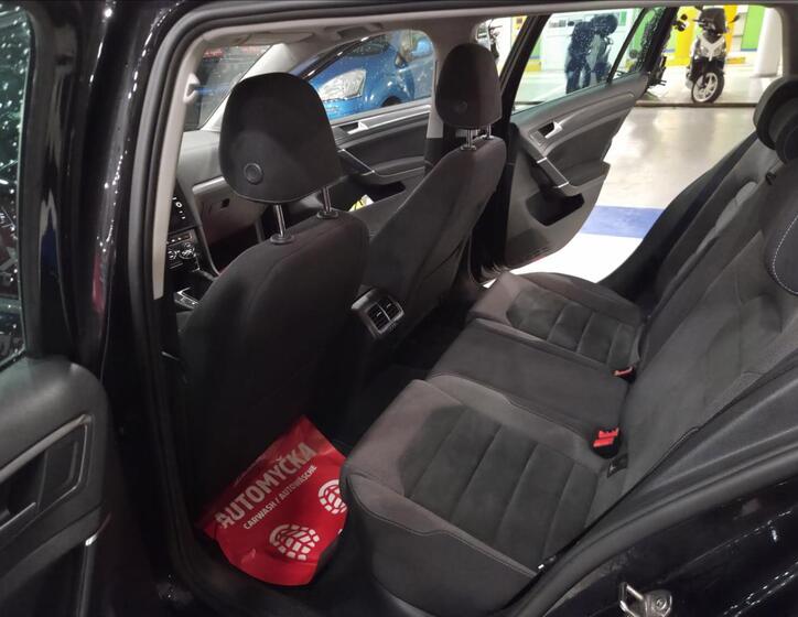 Volkswagen Golf 10