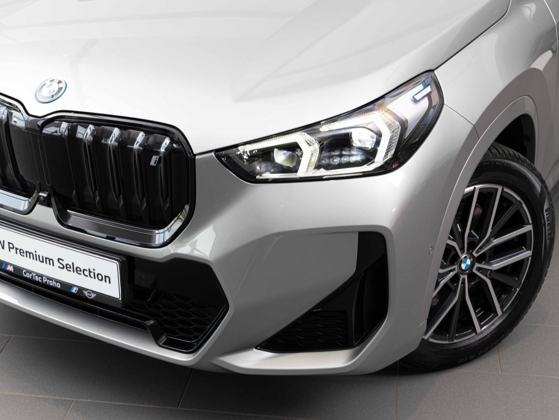 BMW iX1