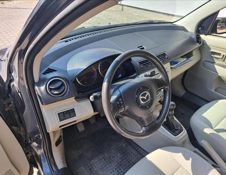 Mazda 2 18