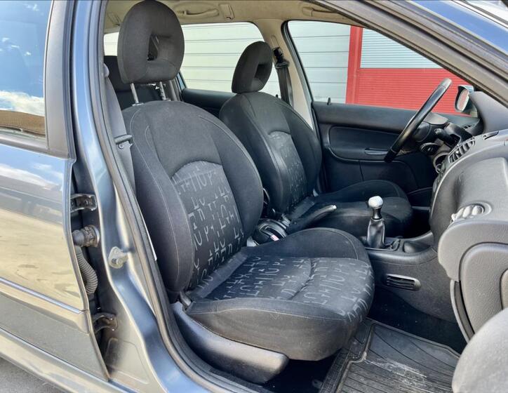 Peugeot 206 17