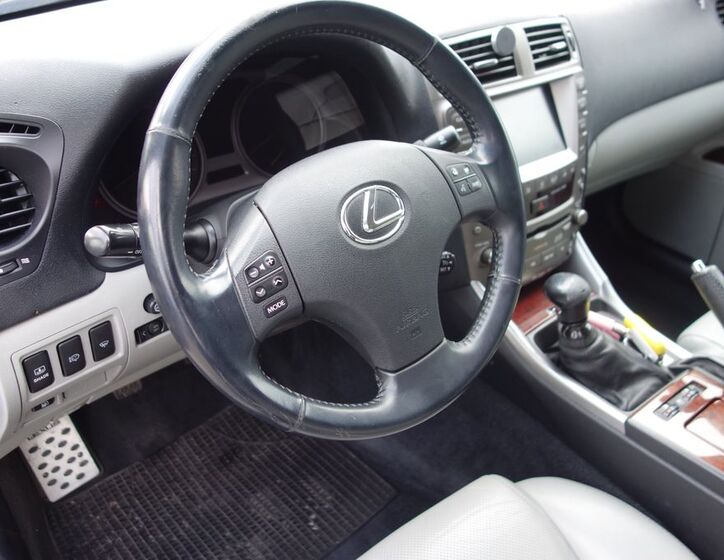 Lexus IS 220 13