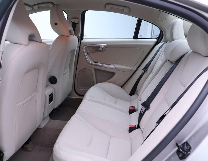 Volvo S60 16