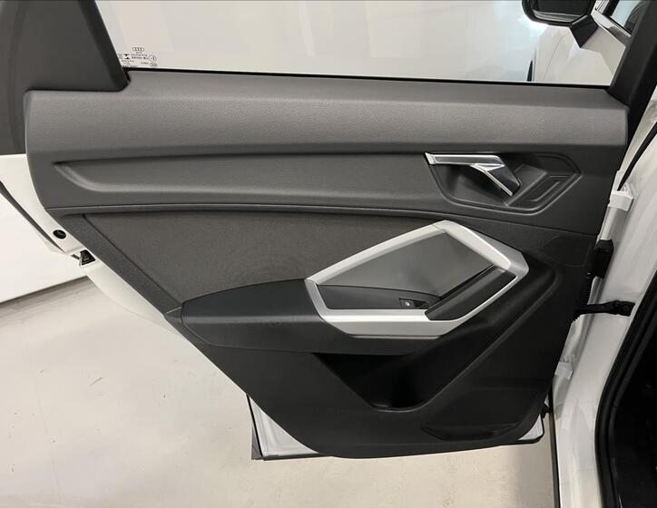 Audi Q3 27