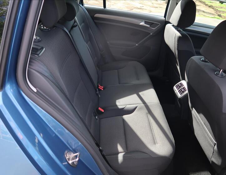 Volkswagen Golf 21