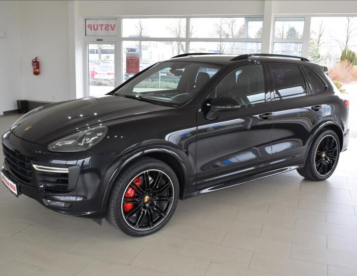 Porsche Cayenne 1