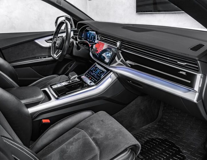 Audi SQ8 13