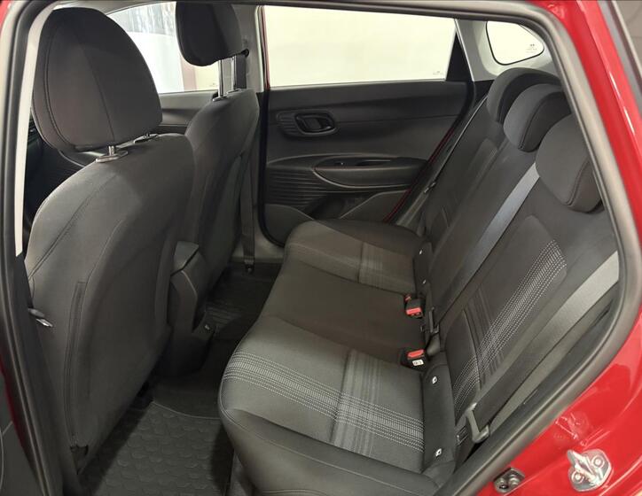 Hyundai i20 8