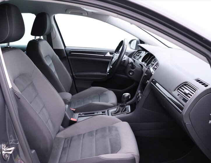 Volkswagen Golf 12